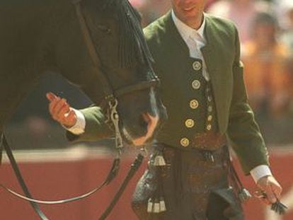 El rejoneador Pablo Hermoso de Mendoza con 'Cagancho' en 2002.