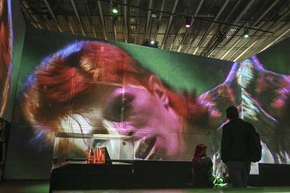 La exposición de David Bowie se inaugura hoy en el DHUB Museo del Diseño.