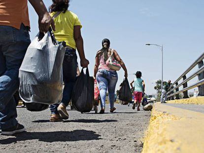 El paso de venezolanos en la frontera entre Venezuela y Colombia.