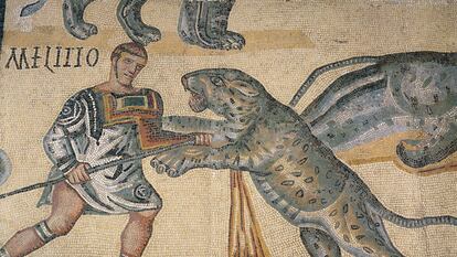 Un gladiador se enfrenta a un tigre en un moisaico del siglo IV conservado en Tuscolo (Italia).