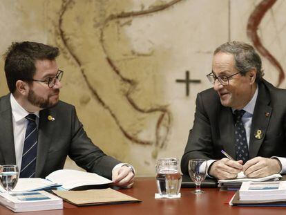 El presidente de la Generalitat, Quim Torra, junto al vicepresidente, Pere Aragonés, durante la primera reunión del año del Govern.