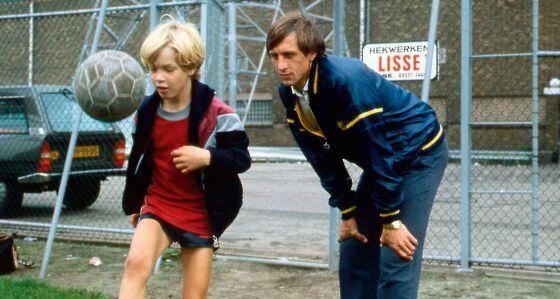 Johan Cruyff con su hijo Jordi en 1982.