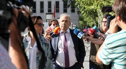 Álvarez Conde, principal implicado en la trama, a su llegada este jueves a los juzgados.