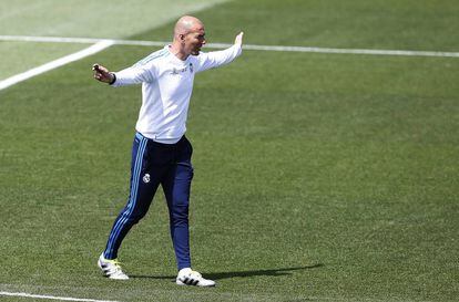 Zidane, en un entrenamiento previo a la final de la Champions.