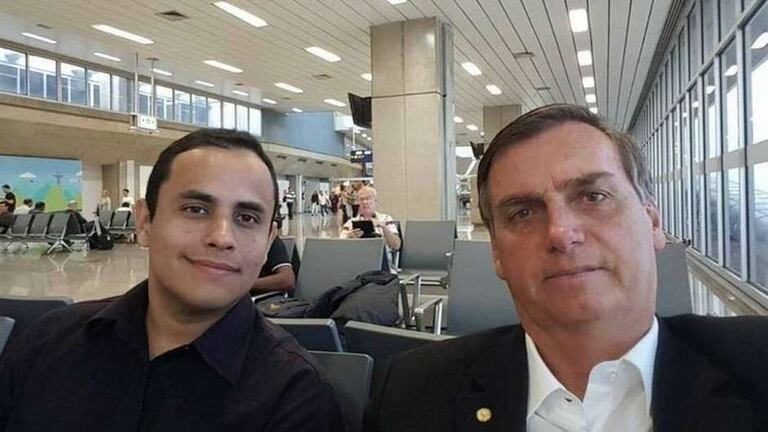 El asesor Tércio Arnaud Tomaz y el presidente Jair Bolsonaro.