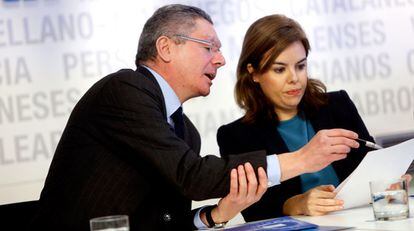 Alberto Ruiz-Gallardón y Soraya Sáenz de Santamaría en el comité ejecutivo nacional del PP, el día 8.