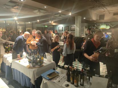 Aragonese winemakers and experts from London, at the presentation held at the Hispania restaurant.