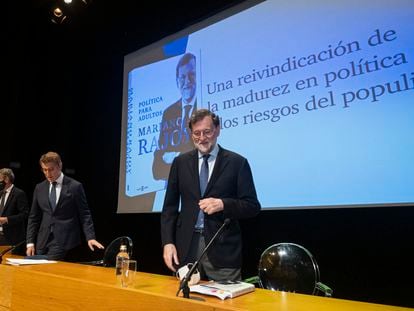 El expresidente del Gobierno Mariano Rajoy en la presentación del libro ‘Política para adultos’, en el Auditorio Abanca, el pasado viernes, en Santiago de Compostela.