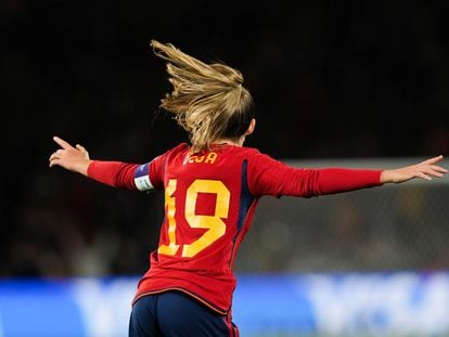 La jugadora española Olga Carmona celebra un gol durante la final del Mundial frente a Inglaterra.