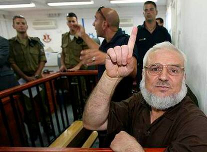 El portavoz del grupo de Hamás en el Parlamento palestino, Aziz Duelk, ayer durante su juicio en un tribunal militar israelí en Ramala.