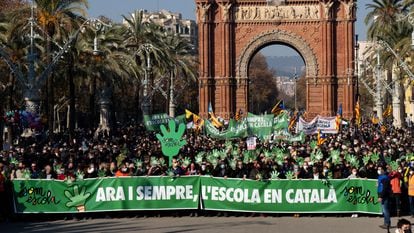 Manifestación contra el 25% de castellano en las escuelas catalanas, el sábado en Barcelona. EFE/Enric Fontcuberta