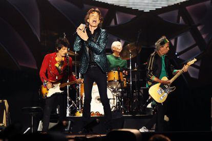 La legendaria banda británica Rolling Stones ha anunciado el lanzamiento de su primer disco de estudio desde 2005, que llevará el nombre de “Hackney Diamonds” y será presentado en un acto hoy, miércoles, en Londres. El evento se celebrará en el barrio londinense que da nombre al álbum, Hackney, uno de los distritos más vibrantes en la actualidad de la capital británica, y contará con el presentador estadounidense Jimmy Fallon como maestro de ceremonias.