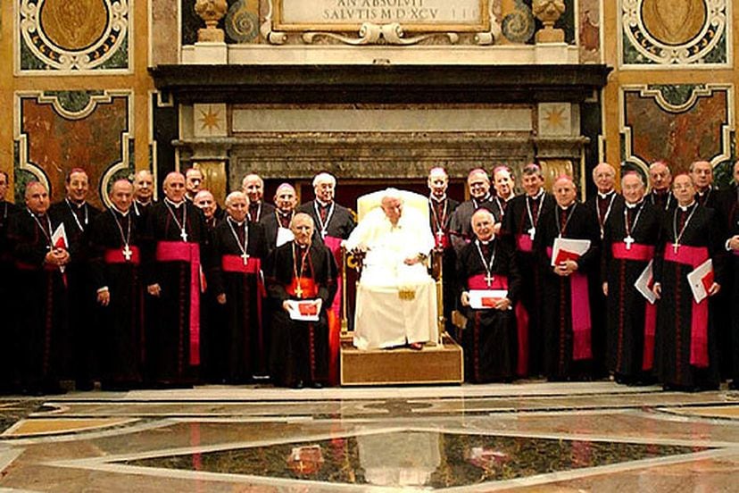 Juan Pablo II Con Algunos De Los Cardenales Y Obispos De La Conferencia ...