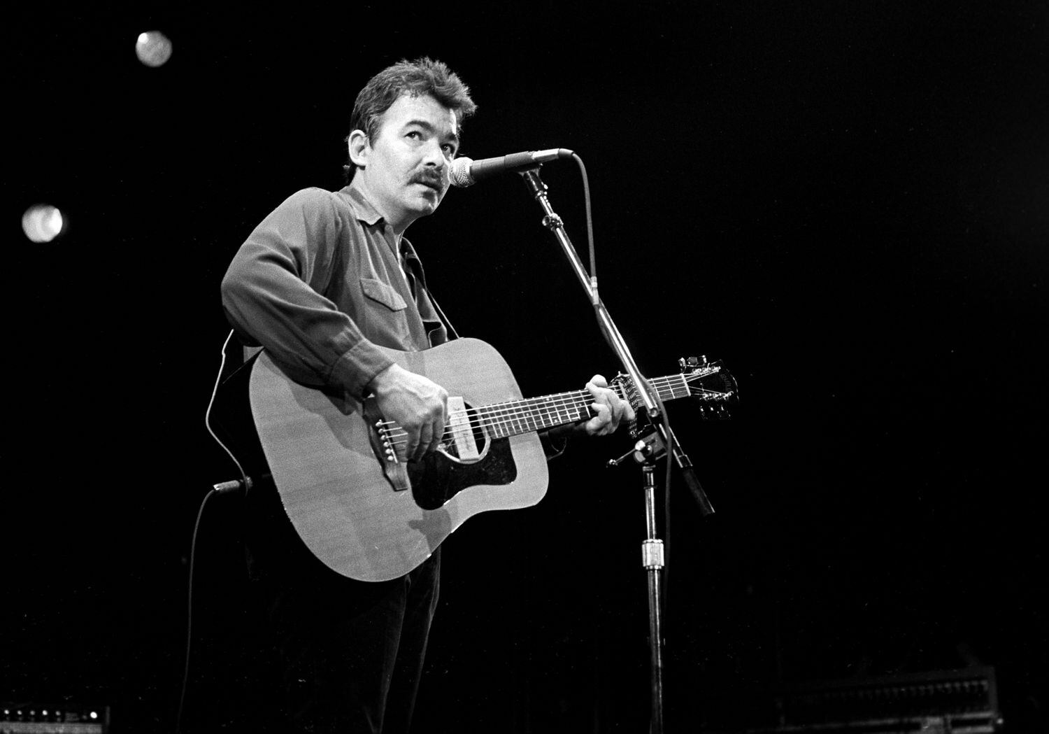 John Prine en un concierto en Nueva York en 1986.