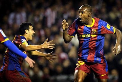 Abidal celebra el gol que consiguió en la Copa del Rey ante el Athletic