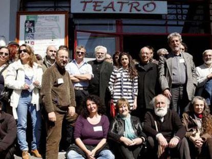 Miembros de la asociaci&oacute;n Escenarios de Sevilla en el Teatro Duque-La Imperdible.