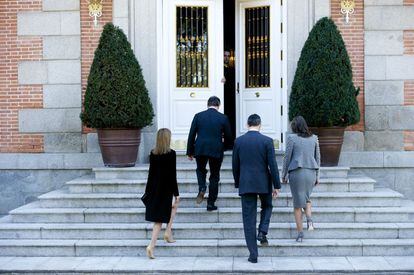 Don Felipe VI, doña Letizia junto al presidente de Colombia Juan Manuel Santos y su esposa Maria Clemencia Rodriguez ha su llega a El Palacio Real de El Pardo.