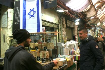 Jes&uacute;s Rueda, en el mercado Manahe Yehuda de Jerusal&eacute;n