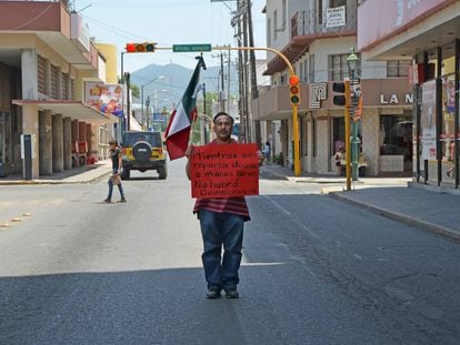 Un ciudadano se manifiesta contra la corrupci&oacute;n en M&eacute;xico. 