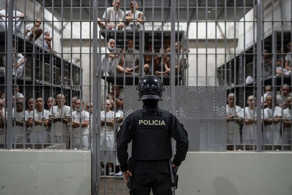 El Salvador Un Recorrido Fotográfico Por El Centro De Confinamiento Del Terrorismo El Alcatraz 1040