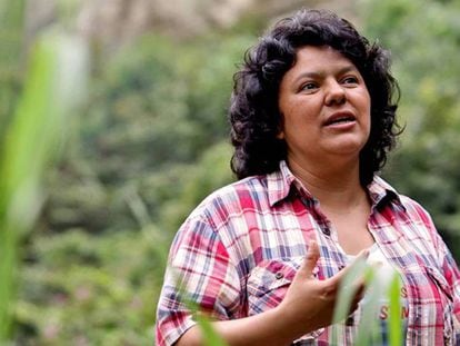 La ecologista Berta Cáceres, que fue asesinada en 2016, en Tegucigalpa (Honduras).