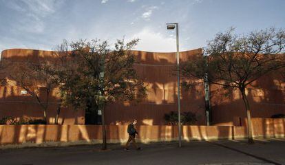 Los muros curvos de ladrillo de la ampliación de la Escuela Técnica Superior de Arquitectura de Barcelona, su último proyecto, de 1978.