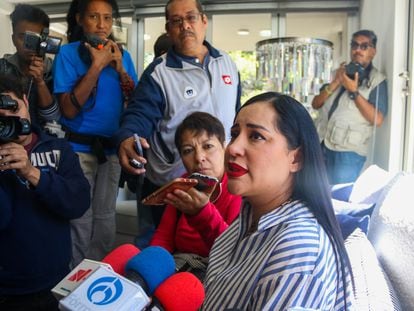 La alcaldesa de Cuauhtémoc, Sandra Cuevas, ofrece una rueda de prensa tras los altercados en Santa María la Ribera.