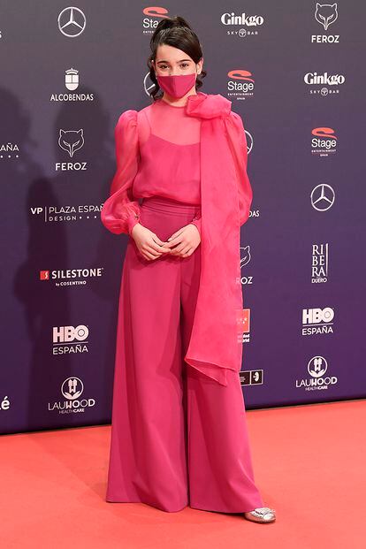 La joven actriz Andrea Fandos, nominada a mejor actriz protagonista de una película por Las Niñas con solo 12 años, apostó todo al rosa.