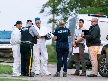 Agentes de policía investigan este lunes la muerte de 10 personas por apuñalamiento en Canadá.
