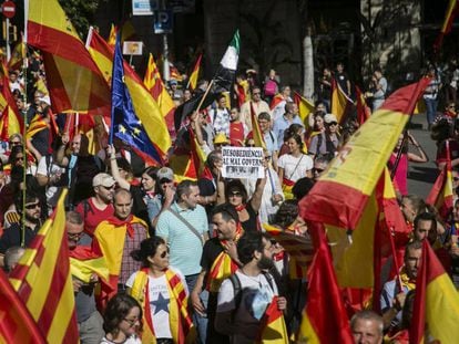 Manifestants, prop de la pla&ccedil;a Urquinaona.