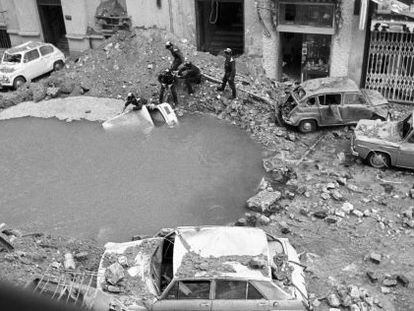 Socav&oacute;n que produjo la explosi&oacute;n de un artefacto de ETA, en el atentado que mat&oacute; al almirante Carrero Blanco, en Madrid, en 1973. 