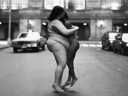 'American Zone', una de las fotografías de la exposición 'Desnudos', de Spencer Tunick, en el Centro Niemeyer (Avilés).