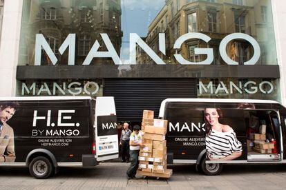 Una tienda de Mango recibe mercanc&iacute;a de la l&iacute;nea de mujer y de H. E. 