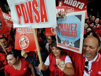 Partidarios del expresidente venezolano Hugo Ch&aacute;vez y trabajadores de PDVSA en mayo de 2011. 