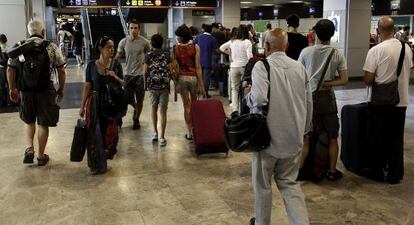 Pasajeros en el aeropuerto Adolfo Suárez Madrid-Barajas.
