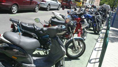 Ciclomotores aparcados en Madrid
