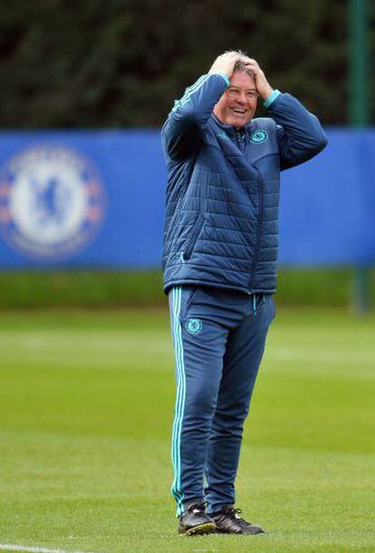 Hiddink, durante un entrenamiento del Chelsea.