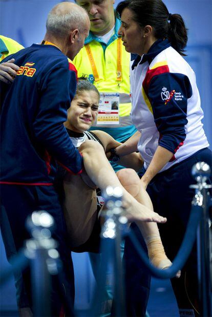 La gimnasta española Ana María Izurieta se retira tras lesionarse.