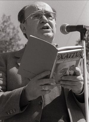 Vicent Andrés Estellés, en el año 1981, en un 'aplec' a Xàtiva.