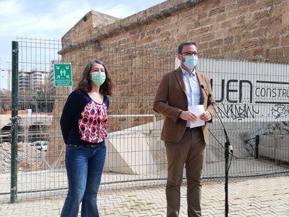 La regidora de Modelo de Ciudad de Palma, Neus Truyol, y el alcalde, José Hila, este viernes.