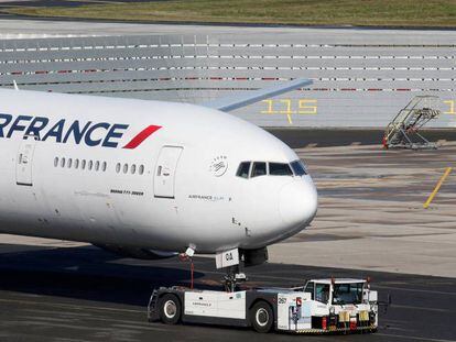 Un avión de Air France en el aeropuerto de Charles de Gaulle (París).