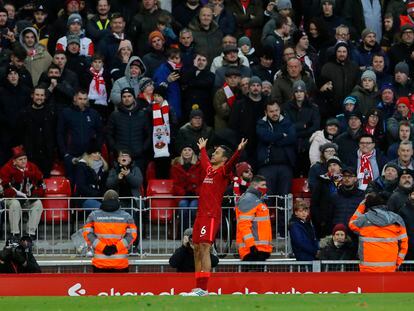 Thiago celebra el 3-0 al Southampton en Anfield.