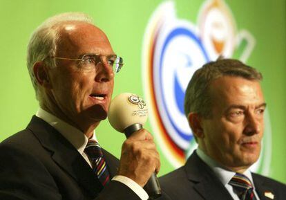 Franz Beckenbauer y Wolfgang Niersbach en 2005.