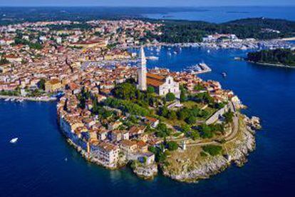 Vista aérea de la ciudad de Rovinj, en Istria (Croacia).