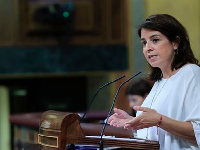 La vicesecretaria general del PSOE, Adriana Lastra, durante su intervención en el pleno del Congreso.