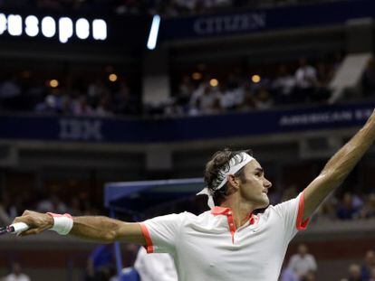 Federer ejecuta un servicio ante Gasquet.