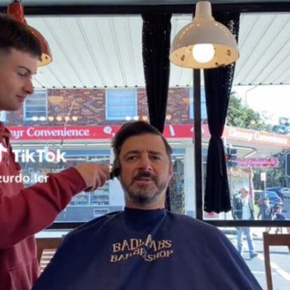 La descriptiva reacción de un australiano cuando un peluquero le dice que es de España