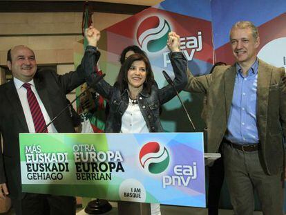 Andoni Ortuzar, Izaskun Bilbao e I&ntilde;igo Urkullu celebran la victoria del PNV.