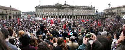 Decenas de miles de personas se concentran en Santiago para protestar contra la polítíca linguística de la Xunta.