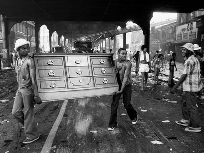 Saqueadores en Brooklyn (Nueva York) en 1977.